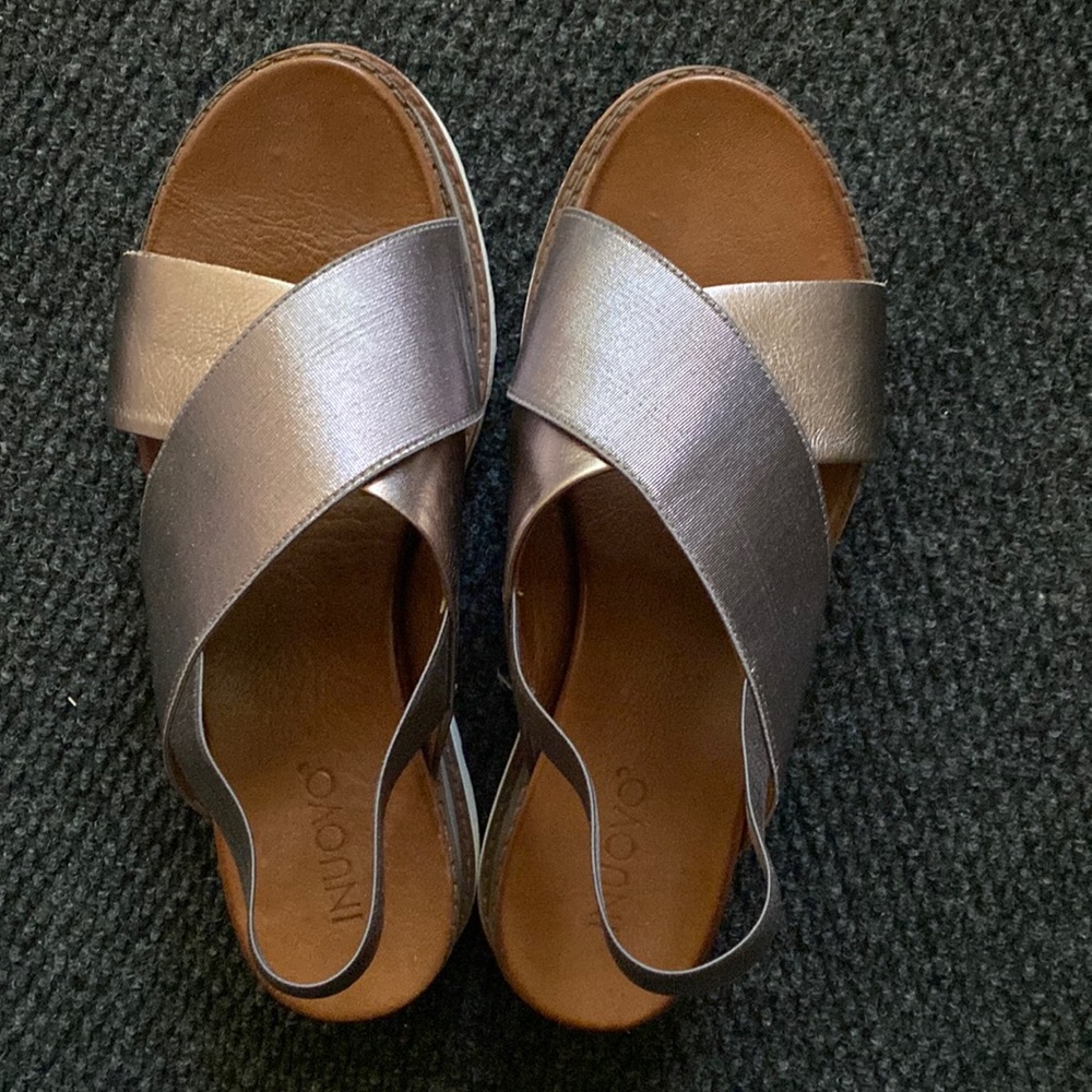 INUOVO Metallic Platform Sandals - Size 39